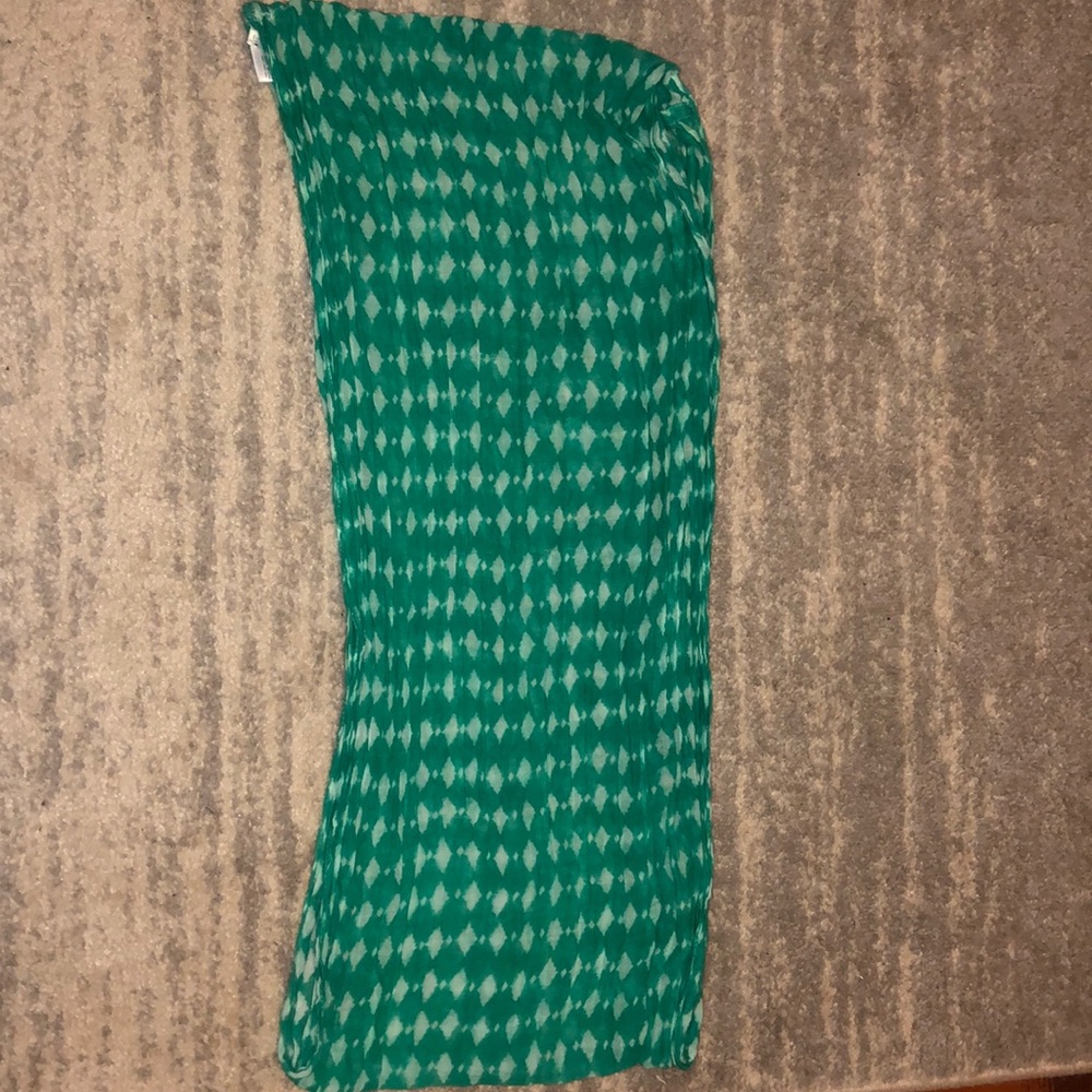 Diamond Patterned Infinity Scarf - Picture 2 of 4